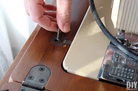 Incra mast r lift ii r designed for rockler tables. Repurposed Sewing Table Upcycled Into A Desk The Diy Dreamer