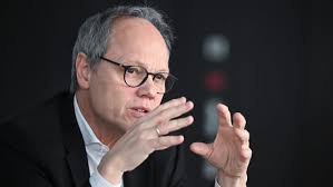 Mord auf B 49: Lebenslang für Geisterfahrer