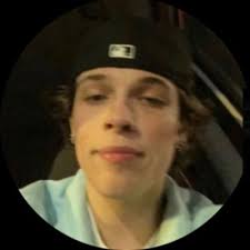 Desiree Dever (@_desireedever)