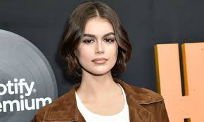 Kaia jordan gerber (born september 3, 2001) is an american model and actress. Kaia Gerber Follows In Cindy Crawford S Footsteps And Removes Her Shirt In New Calvin Klein Photos Us Daily Report
