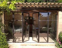 Baie Vitree Pour Pool House A Eguilles Fabricant De Baie Vitree Sur Mesure A Aix En Provence Ferronnerie Ascensio En 2021 Baie Vitree Pool House Maison En Pierre