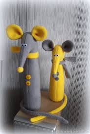 вязаные крючком мыши крысы мышки крыски символ 2020 года Pin Ot Polzovatelya Gyujchek Na Doske Rukodelie Valyanie Iz Vojloka Svoimi Rukami Shvejnye Podelki Remesla