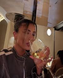 Olivia Vlachos (@oliviavlachos) • Instagram photos and videos