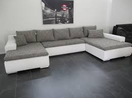 So schaffen sie einen schönen kontrast, den sie mit trendigen farben wie blau, grün oder gelb einfach. Wohnlandschaft 378cm Weiss Grau Herzlich Willkommen Auf Unserer Homepage