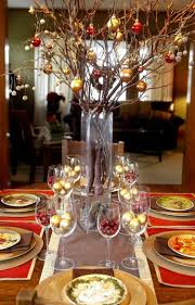 Deco Noel Fait Maison Detournez Les Verres A Vin En Deco De Noel Creative Deco Noel Fait Maison Centre De Table Noel Decoration Table De Noel