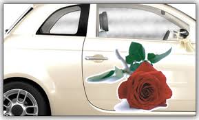 Das auto ist für die deutschen auch weiterhin unverzichtbar. Blumenaufkleber Im Druck Rosen