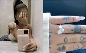 The 7 rings singer has a new ring on that finger, as she announced her engagement to dalton gomez on sunday. Ariana Grande S Engagement Ring May Have A Hidden Meaning Glamour