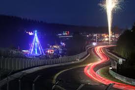 Ausgabe des langstreckenklassikers verspricht wieder einmal spannung rund um die uhr. Foto 24h Rennen Am Nurburgring In Der Nacht Vergrossert