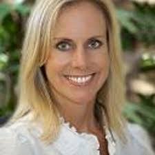 Kari Lyons's Instagram, Twitter & Facebook