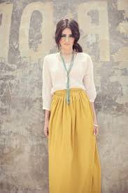 Comment Porter Une Jupe Longue Idees De Style Idees De Mode Mode Jaune