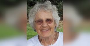 Alice Hanlon's Instagram, Twitter & Facebook