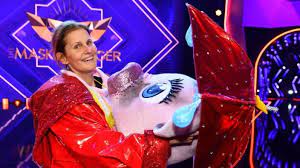 The masked dancer, which is inspired by a segment on ellen degeneres' daytime show, will be hosted by craig robinson. Medien The Masked Singer Das Schwein Legt Die Maske Ab Wirtschaft Sz De
