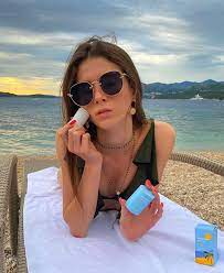 Gwiazda młodego pokolenia z dnia na dzień zachwyca fanów swoimi. Roksana Wegiel En Instagram Hejka Kochani Jakie Macie Plany Na Sierpien Pamietajcie O Ochronienie Prze Sunglasses Women Sunglasses Square Sunglass