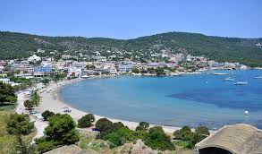 Σύμφωνα με το ρεπορτάζ της ερτ, τον τρόμο έζησε μια γυναίκα στην παραλία αγία μαρίνα κορωπίου από μια ομάδα 6 ατόμων το απόγευμα. E Conomou Nikos Agia Marina Aiginas