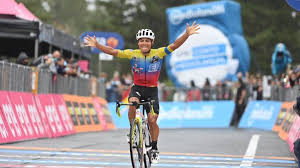 Si no te aparece la narración en directo, haz hoy se vivirá una etapa con tan solo 139 kilómetros, muy nerviosa desde la salida, con un solo puerto pero con constantes subidas y bajadas. Giro De Italia 2020 Resumen Resultado Y Ganador De La Etapa 3 As Com