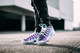 Black And Gold Vapormax Plus On Feet An On Feet Look At The Nike Air Vapormax Plus Grape Sneakers Men Fashion Running Shoes For Men Sneakers Fashion