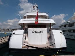 En voor wat, hoort wat. Wife Yacht Lawrence Stroll