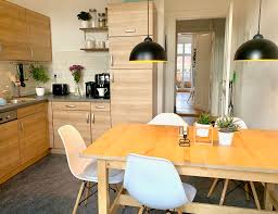 Helle Holzkuche In Altbauwohnung Holzkuche Kuchen Inspiration Kuche Einrichten