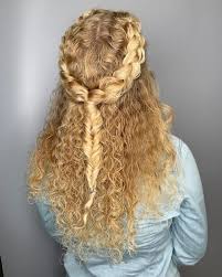 However, the color of the hair that involves blending brown into a black base is also perfect. 31 Cute Easy Prom Hairstyles For Long Hair For 2021