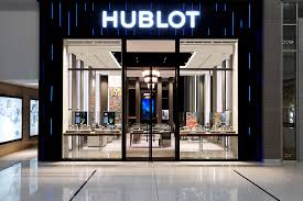 The dubai mall is the largest shopping center in the world and has over 1200 stores. Hublot Boutique The Dubai Mall Hublot