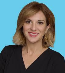 Lindsay Randall's Instagram, Twitter & Facebook