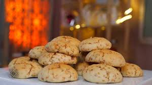 Choumicha Ghouriba Au Beurre Rance L Behla Vf Moroccan Traditional Cookies Recipe Moroccan Food Cookie Recipes Recipes