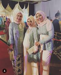 Kebaya dress brokat muslimah biasanya memiliki desain yang menutup seluruh tubuh dengan potongan berukuran lebar. Dress Brokat Untuk Ibu Hamil Gamis Brokat