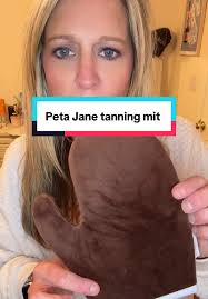 Don’t get caught with crusty hands after self tanning 😂 #petajanebeauty  #selftan #tanningmitt #tanning #foryoupage @Peta Jane Beauty