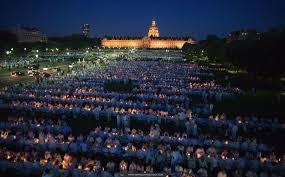 Free delivery and returns on eligible orders of £20 or more. Diner En Blanc The Film About The World S Largest Secret Dinner Party