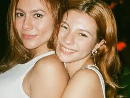 6 Potret Kompak Wulan Guritno dan Shalom Razade, Ibu Anak Beda Usia 17  Tahun