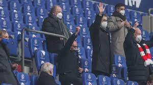 Rummenigge sucht noch nach der perfekten maske. Karl Heinz Rummenigge Das Steckt Hinter Der Taucherbrillen Maske Sport Sz De