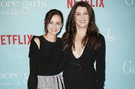 She has dated / boyfriends name are marc blucas, matthew perry, tate donovan, peter krause (boyfriends). Lauren Graham On Gilmore Girls Revival It S What I Wanted It To Be Vanity Fair