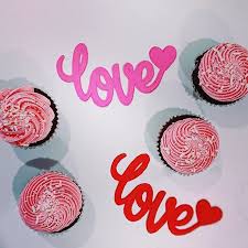 Surprise Vous Etes Disponibles Demain En Soiree Attrapez Vos Cupcakes Et Nous Vous Offrons Un Film En Cadeau Kjapa Et Brittlr Cupcakes Doves Instagram