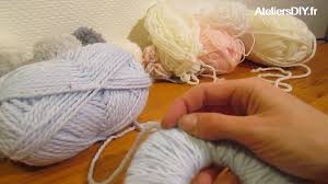 Tuto Faire Des Pompons Avec Un Tricotin Diy Youtube