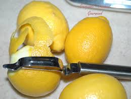 Voici Mon Limoncello Maison Une Liqueur Au Citron Que Vous Servirez En Digestif Ou Qui Vous Servira Comme Pou Limoncello Maison Limoncello Vins Et Spiritueux