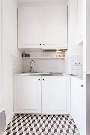 petite cuisine equipee pour un studio petite cuisine equipee cuisine studio cuisine de petit appartement