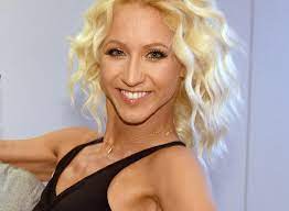 Facebook gives people the power to share and makes the world more open and connected. Kathrin Menzinger Frisch Verliebt Jetzt Zeigt Der Let S Dance Star Seinen Neuen Freund News De