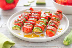 Questo blog di ricette di cucina passo passo nasce dalla passione per i fornelli che ho sin da piccola,quando con l'aiuto di mia madre pasticciavo allegramente. Spiedini Di Verdure Ricetta Contorno Light E Velocissima