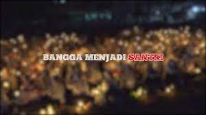 Berikut kutipan lirik lagunya waktu pertama kali ku lihat dirimu hadir rasa hati ini inginkan dirimu hati tenang mendengar suara. Andmesh Kamaleng Cinta Luar Biasa Bangga Jadi Santri Cover Youtube