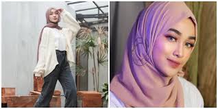 Portrait of the Resilient Celebgram Diniyaan, Who Became the Backbone of  the Family