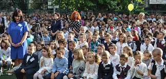 Prima zi de scoala este intotdeauna plina de emotii atat pentru copii ca si pentru parinti. Prima Zi De È™coalÄƒ 2019