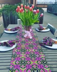 Ce Chemin De Table Reversible Belle Est Le Parfait Cadeau D Hotesse Ou De Pendaison De Cremaillere M Printed Table Runner African Inspired Decor African Decor
