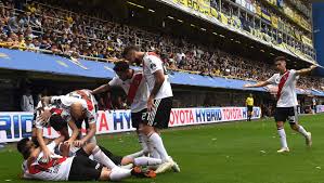 The drone related to river's relegation to the second tier of argentine football in 2011. River Gegen Boca Das Hitzigste Derby Der Welt German Site