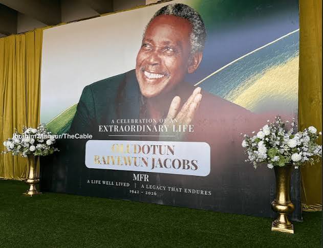 Legendary Actor, Olu Jacobs Buried Amidst Tears in Lagos - eelive