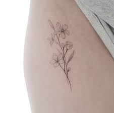 Beautiful Work By The Artist Tattooist Doy Violet Tattoo Violet Flower Tattoos Daffodil Tattoo