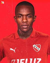 Lo anunciaron como titular y a última hora lo relegan al banco.  Independiente de Johnny Quiñónez visita a Instituto de Córdoba.