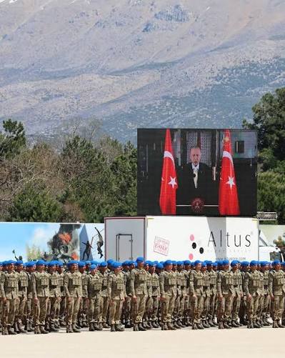 Güler, Isparta'daki 40'ıncı Komando Eğitim Tugay Komutanlığı'nda düzenlenen, “Uzman Erbaş Komando Temel Kursu Mezuniyet ve Bröve Takma Töreni”nde yaptığı konuşmada, zorlu eğitim süreçlerini başarıyla tamamlayan Mehmetçiklerin mezuniyet töreninde ...