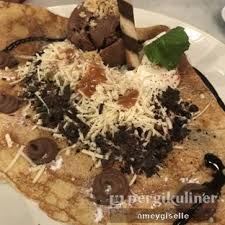 Beberapa diantaranya sudah sangat terkenal dengan kelezatan racikan kwetiaunya sehingga tidak pernah sepi pembeli seperti di bae by socieaty restoran di senayan city, jakarta selatan. Kitchenette Senayan Lengkap Menu Terbaru Jam Buka No Telepon Alamat Dengan Peta