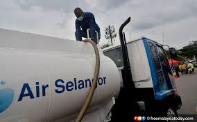 According to suhaimi kamaralzaman, the chief executive of air selangor, the water treatment plants need to be at a contamination level of 0ton (threshold order number) before it. 84 Water Tankers Sent To Critical Premises Says Air Selangor Free Malaysia Today Fmt