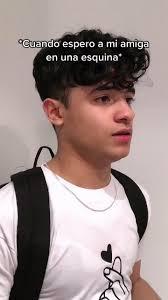 Cuando todos te miran raro en la esquina